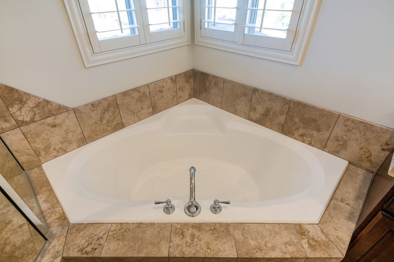 Space-saving Corner Tub